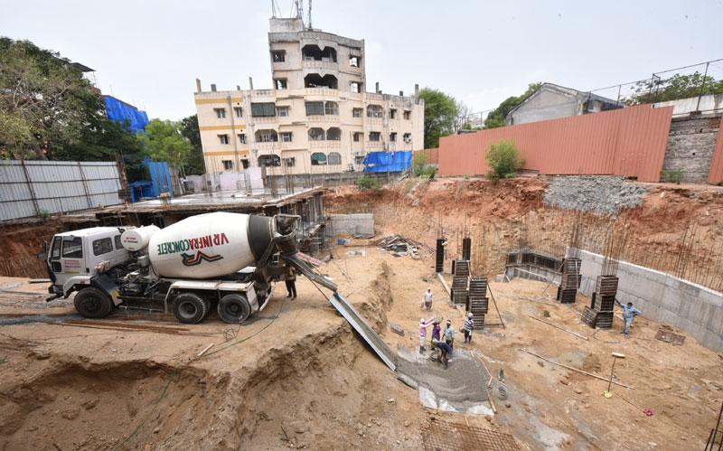 నిరంతరంగా నిర్మాణాలు