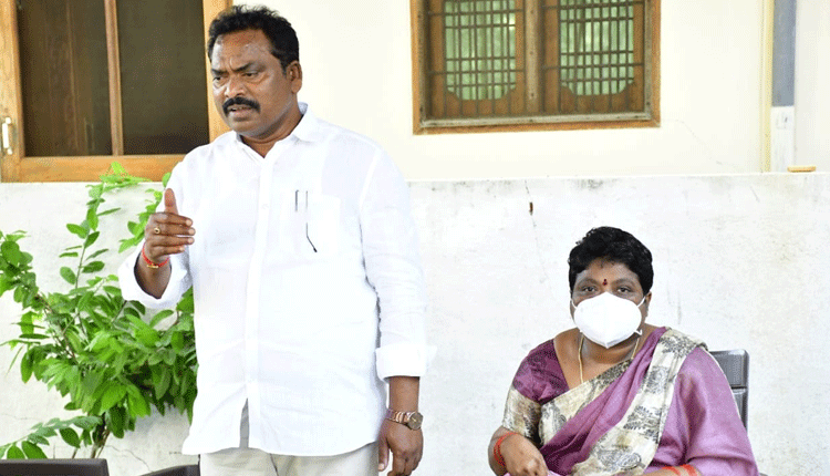 ఈటల మోసకారి