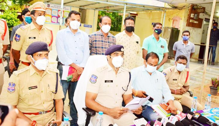 నకిలీ పత్తి విత్తనాల పట్టివేత