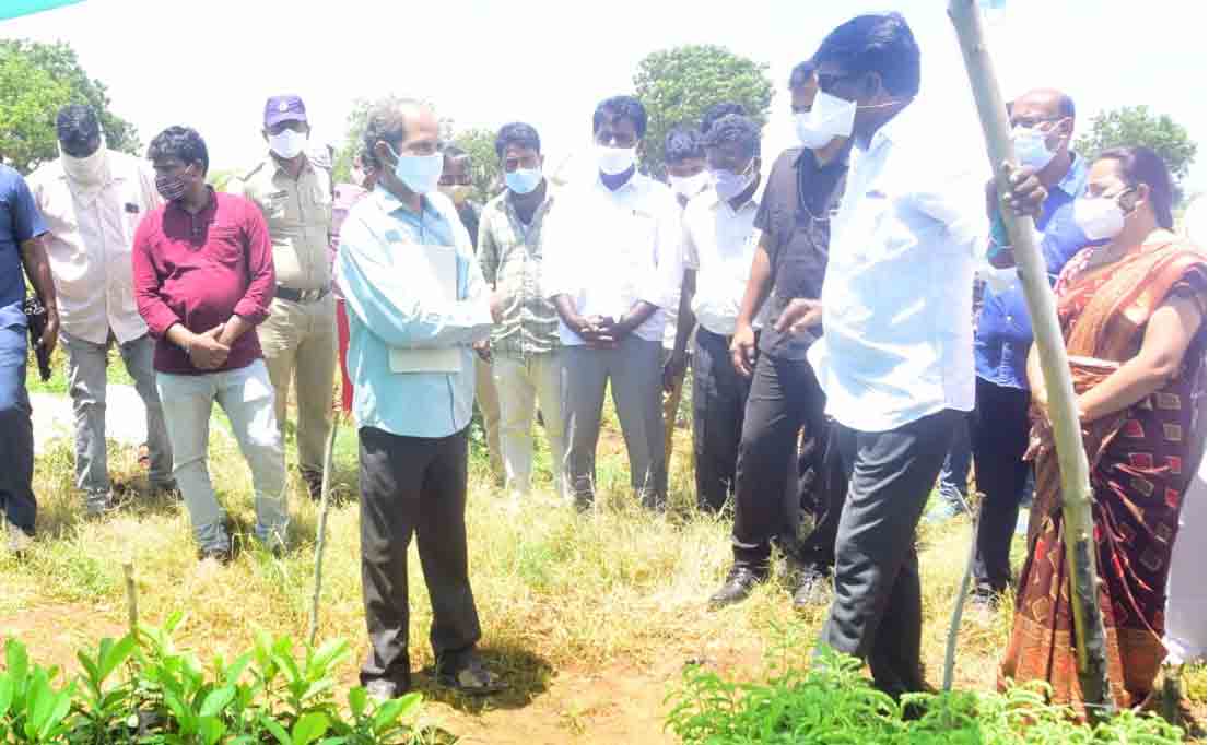 విధుల పట్ల నిర్లక్ష్యం వహిస్తే కఠిన చర్యలు