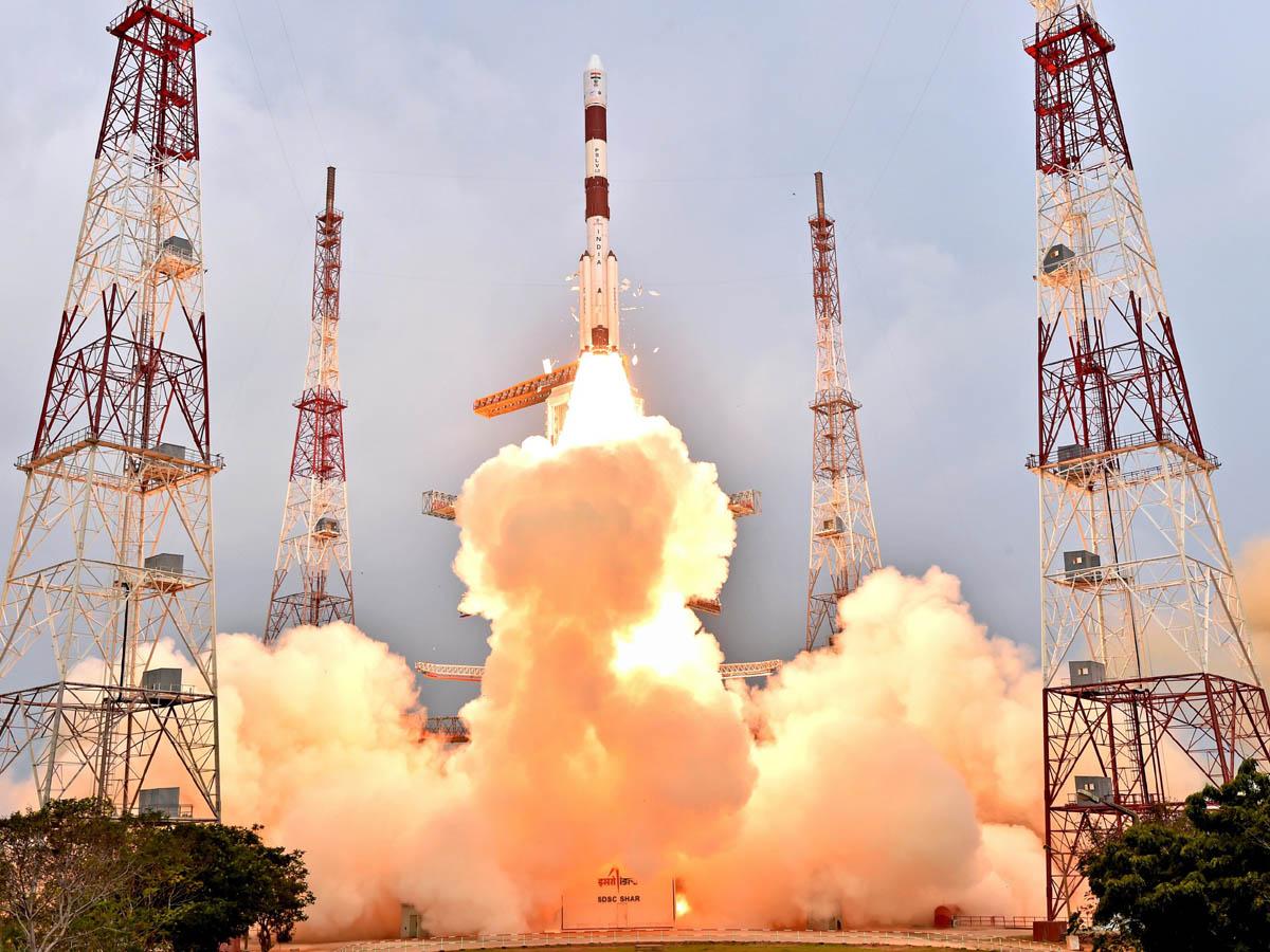 ప్రైవేట్ సంస్థ‌లూ ఉప్ర‌గ‌హాలు ప్ర‌యోగించొచ్చు.. అయితే..!