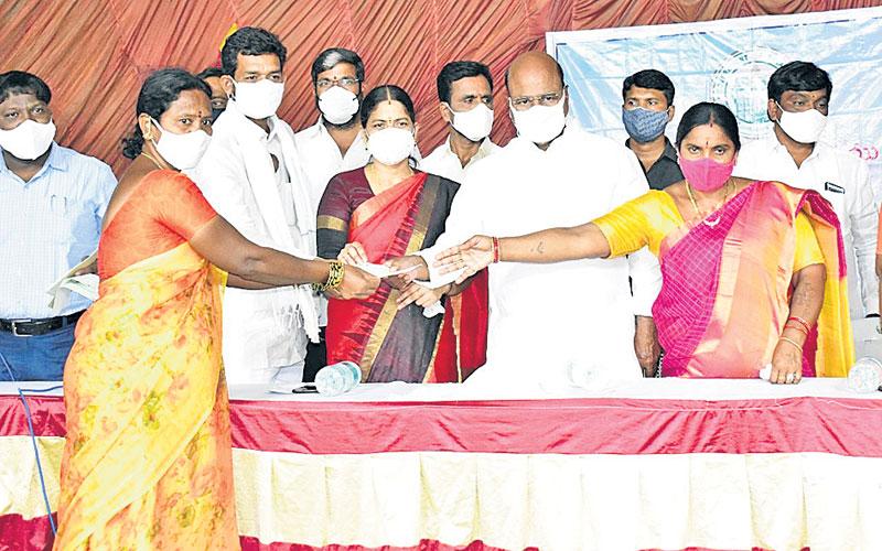 పేదింటి ఆడపిల్లలకు కల్యాణలక్ష్మి వరం