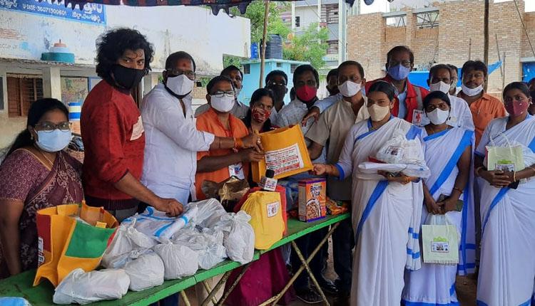 ఆశవర్కర్ల సేవలు వెలకట్టలేనివి