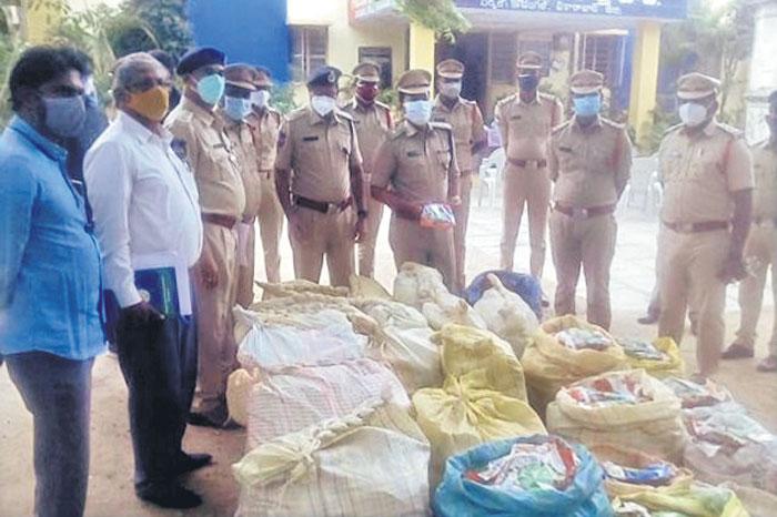 భారీగా నకిలీ విత్తనాల పట్టివేత