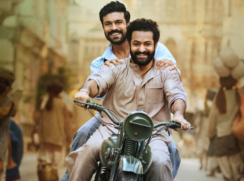 విజయదశమి బరిలో‘ఆర్‌ఆర్‌ఆర్‌’