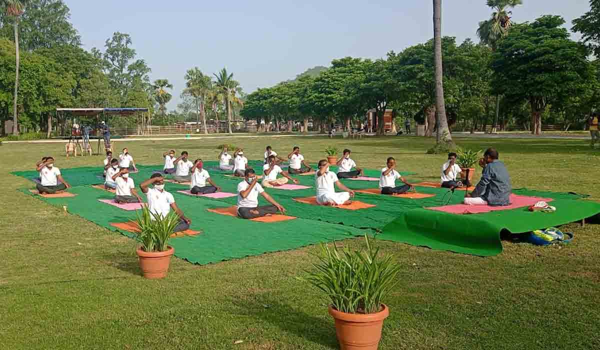 రామప్ప ఆలయంలో యోగా దినోత్సవం..