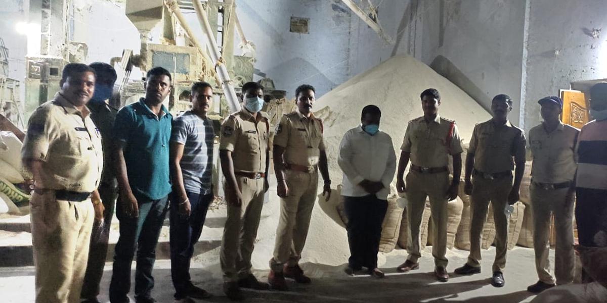 రైస్‌మిల్లులో పీడీఎస్‌ బియ్యం పట్టివేత