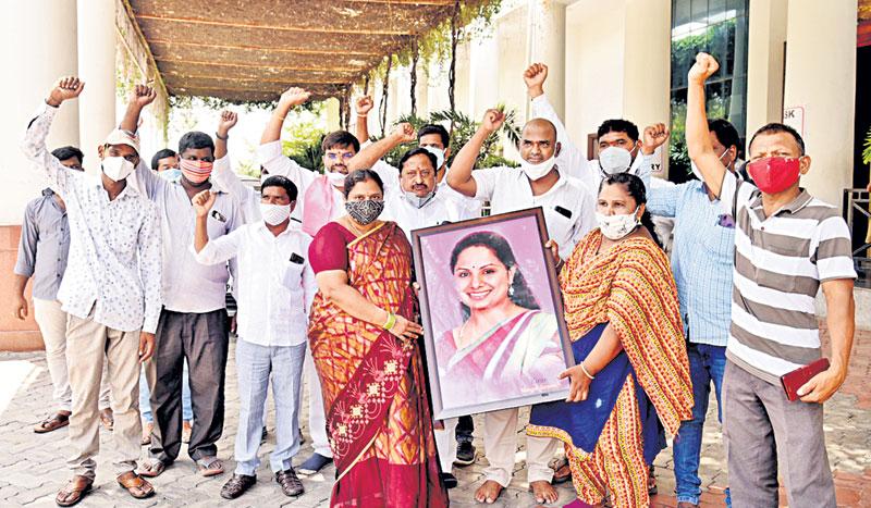 కవితపై నోరుజారితే ఊరుకోం