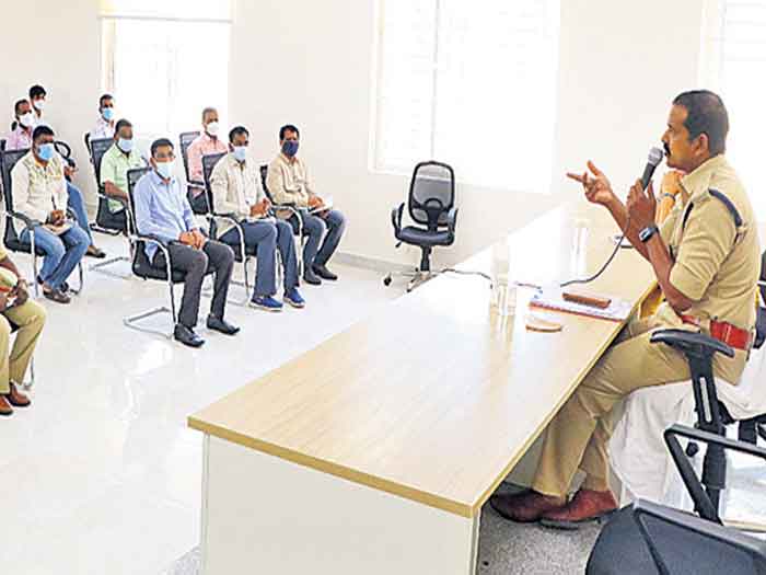 కమిషనరేట్‌ను రోల్‌మోడల్‌గా నిలుపాలి