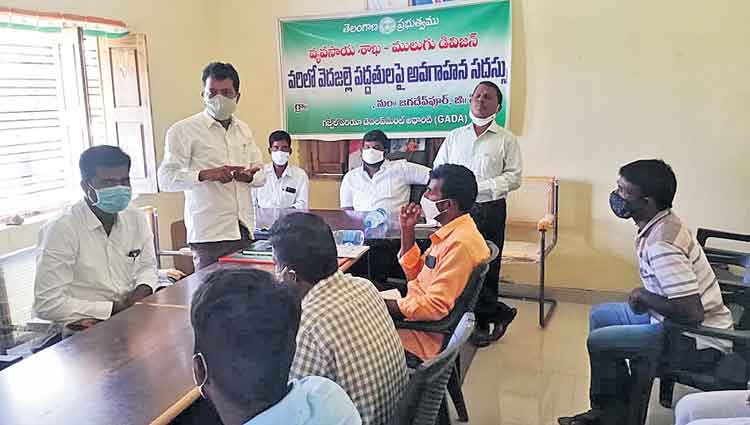 వెదజల్లే పద్ధతిలో జిల్లా నెంబర్‌ వన్‌గా నిలపాలి