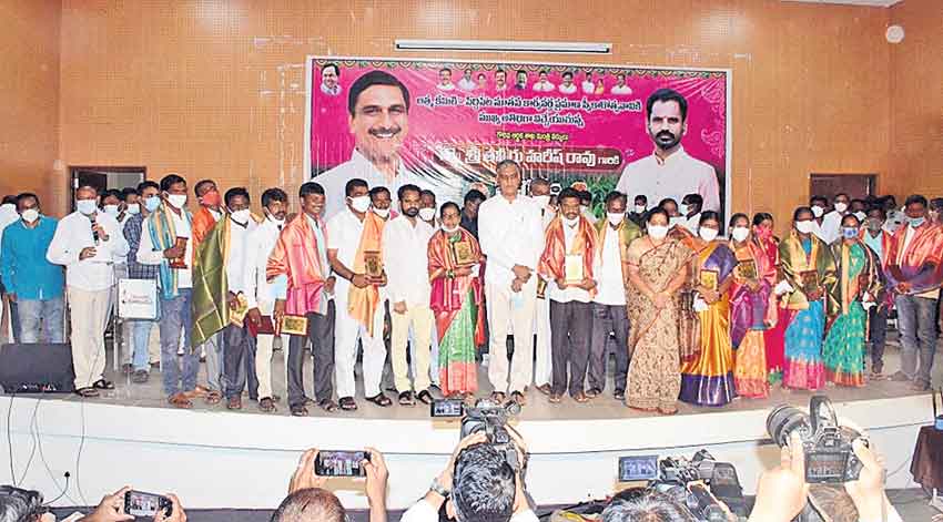 రైతు సేవకు పునరంకితం కావాలి