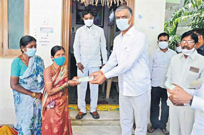 కల్యాణలక్ష్మి చెక్కుల అందజేత