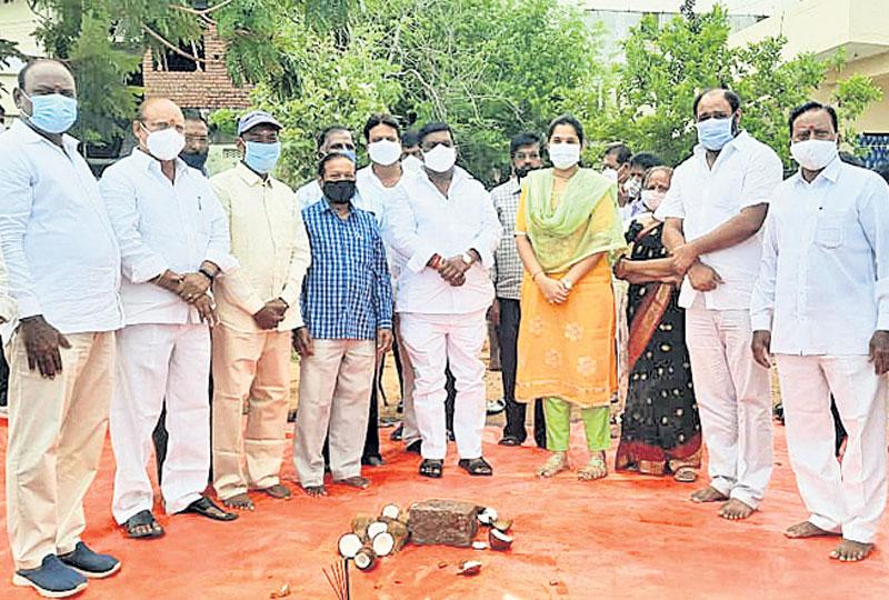 అభివృద్ధి పథంలో బల్దియా డివిజన్లు