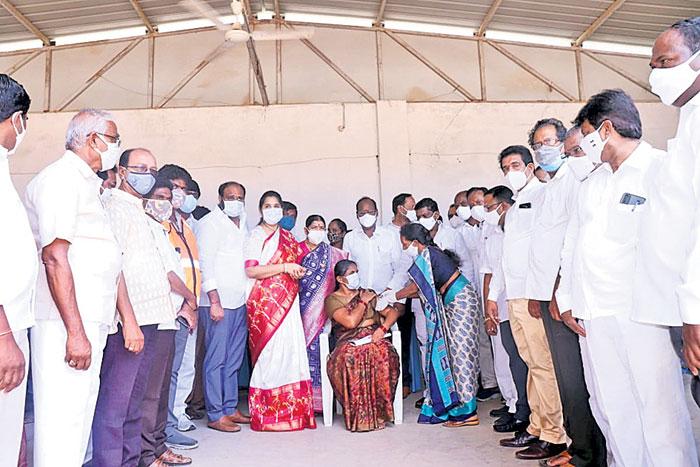 షెడ్ల నిర్మాణానికి ప్రత్యేక స్థలాలు