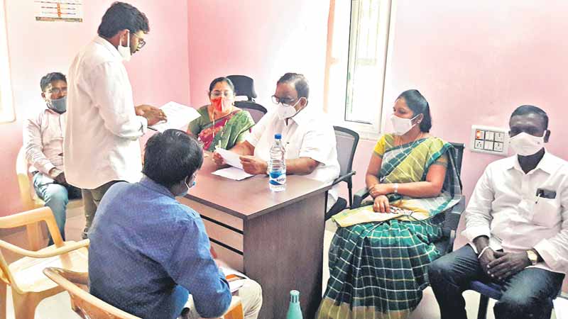 అభివృద్ధి పనుల్లో నిర్లక్ష్యం తగదు