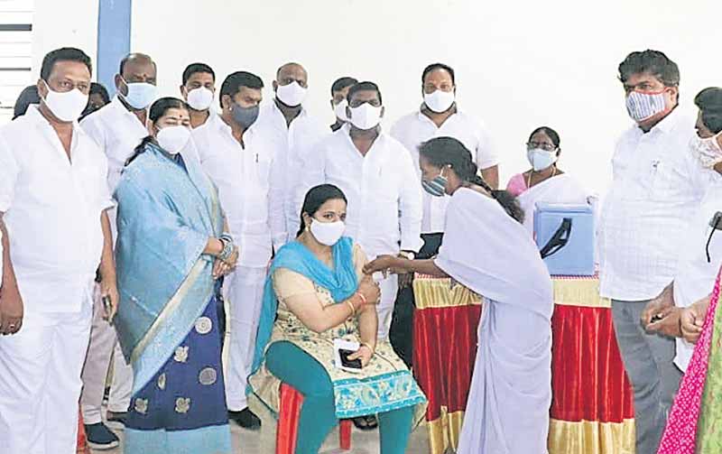 వ్యాక్సినేషన్‌లో తెలంగాణ ముందంజ