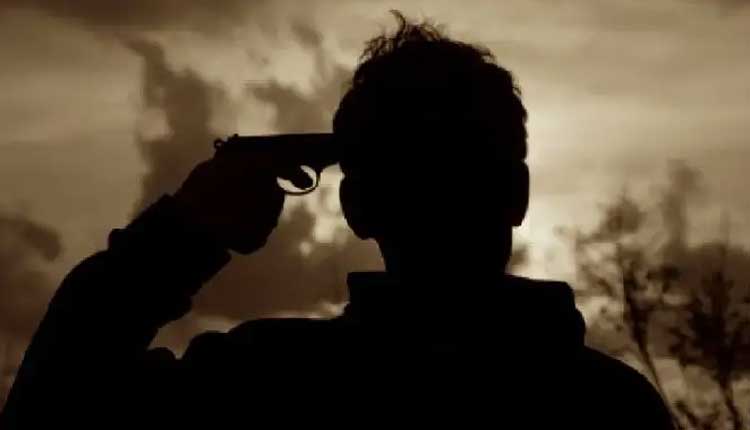 తుపాకీతో కాల్చుకుని ఎస్ఐ ఆత్మహత్య..!