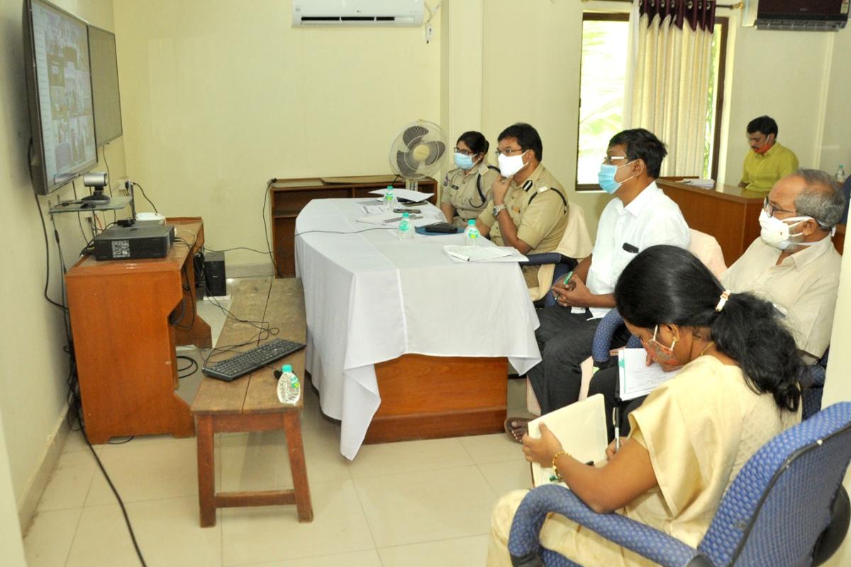 నాణ్యత లేని విత్తనాలు విక్రయిస్తే పీడీ యాక్ట్ : డీఐజీ రంగనాథ్‌