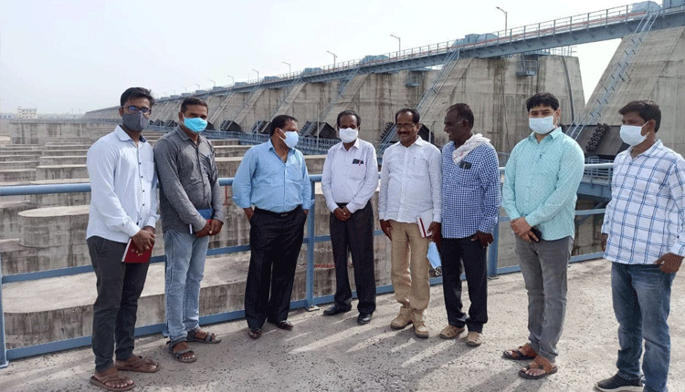 గోదావరి పరుగులు