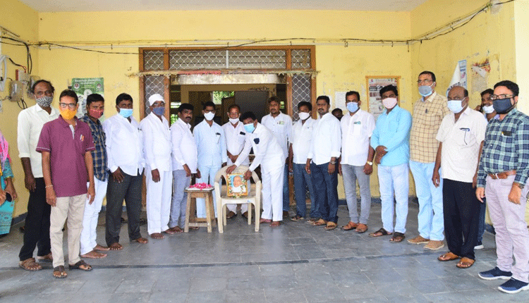 ఆదర్శం.. పీవీ