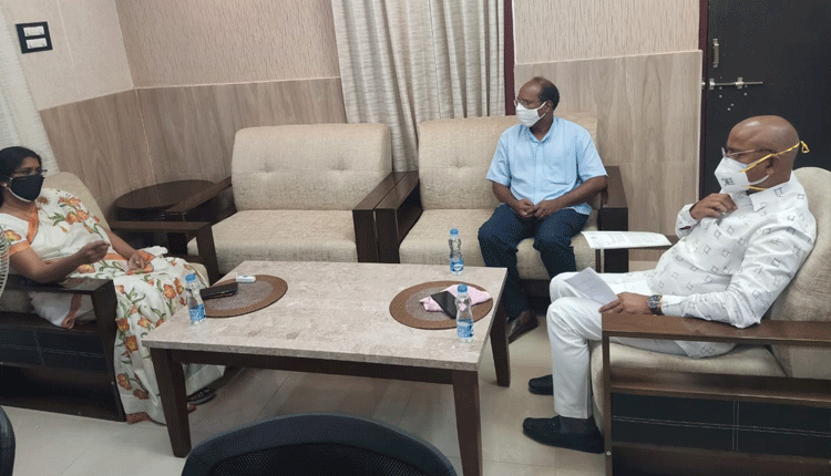 నిబంధనలు పాటించేలా చూడండి