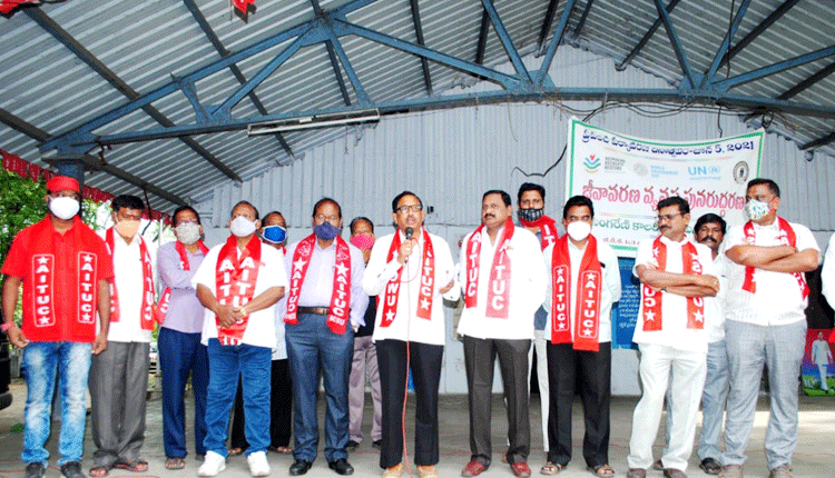 50 శాతం వేతనాల పెంపునకు కృషి