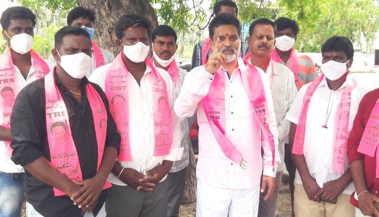 ఈటల క్షమాపణ చెప్పాలి