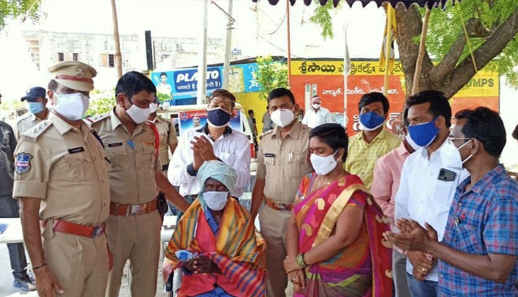 నియంత్రణలో భాగస్వాములు కావాలి