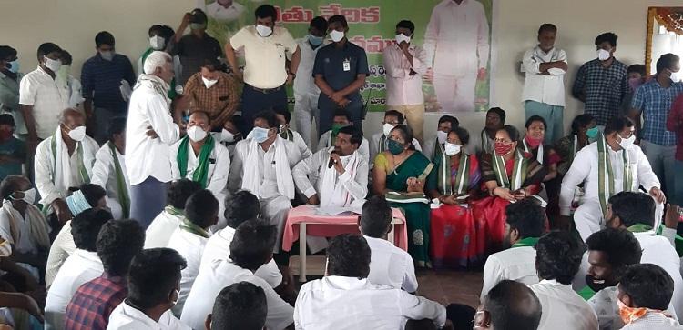 ఎకరం ఆదాయం లక్ష దాటాలి