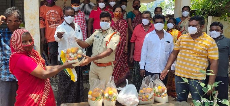 ప్రతిఒక్కరూ సేవా దృక్పథాన్ని అలవర్చుకోవాలి