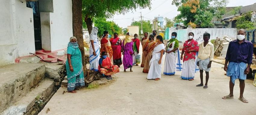 కరోనా కేసులు తగ్గుముఖం : వైద్యాధికారి