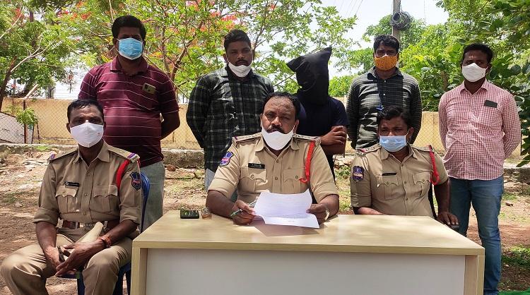 అంతర్రాష్ట్ర దొంగ అరెస్టు