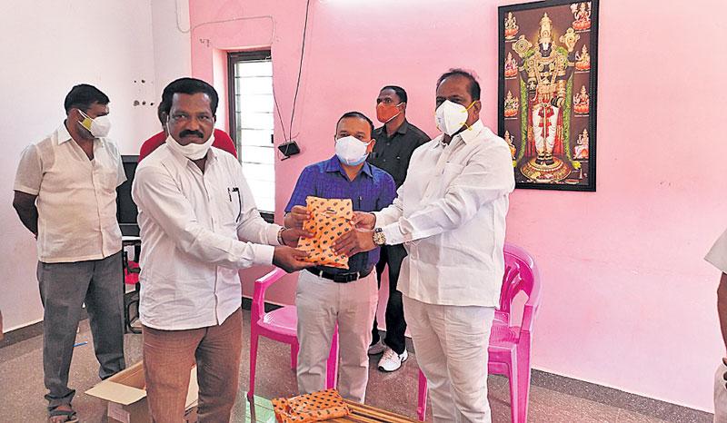 జర్నలిస్టుల కృషి అభినందనీయం