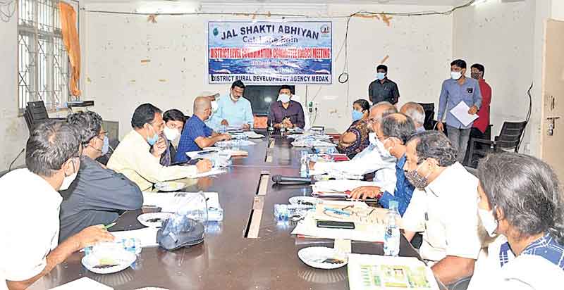 వాన నీటిని ఒడిసిపట్టాలి