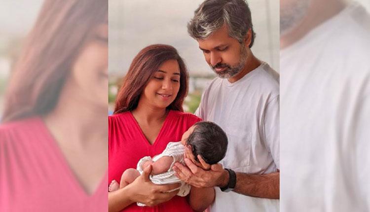 కొడుకు మొద‌టి ఫోటోను షేర్ చేసిన శ్రేయ ఘోష‌ల్