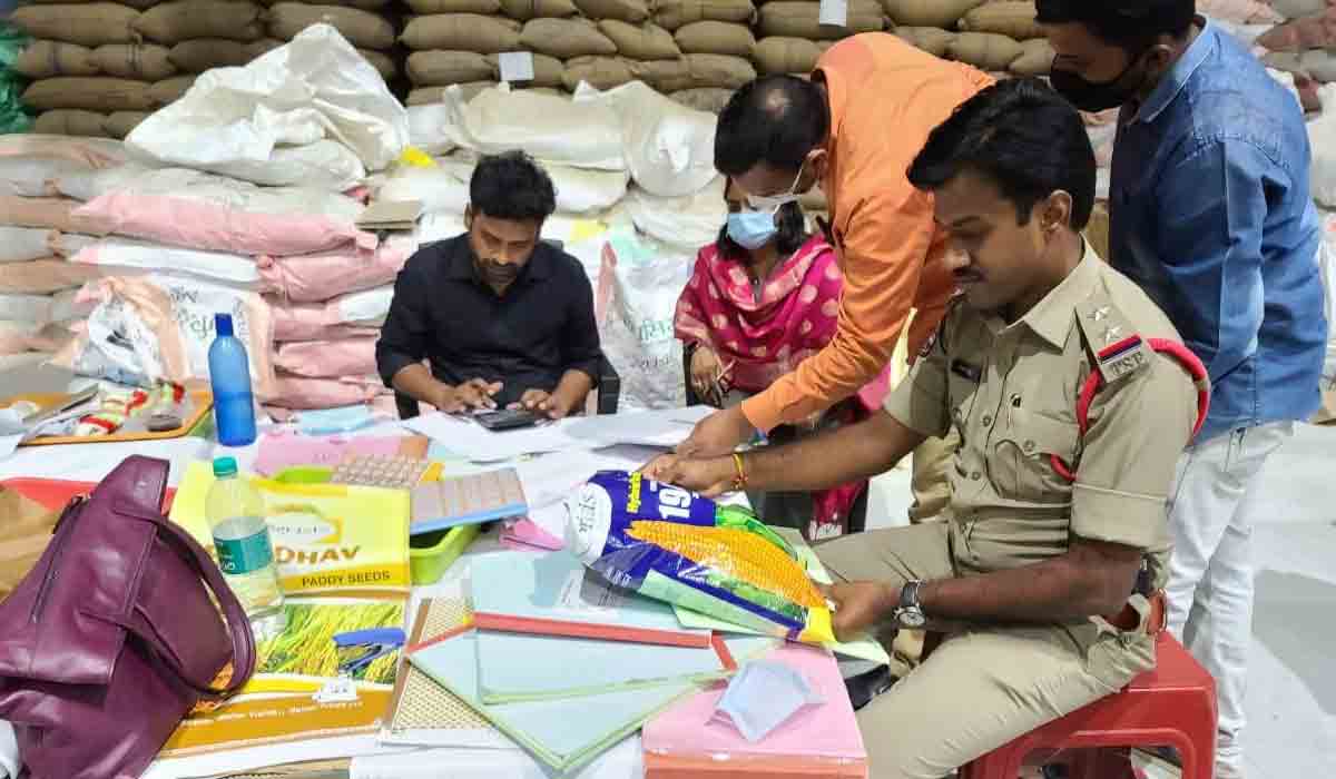 సిద్దిపేట జిల్లాలో రూ. కోటి విలువ చేసే విత్త‌నాలు స్వాధీనం