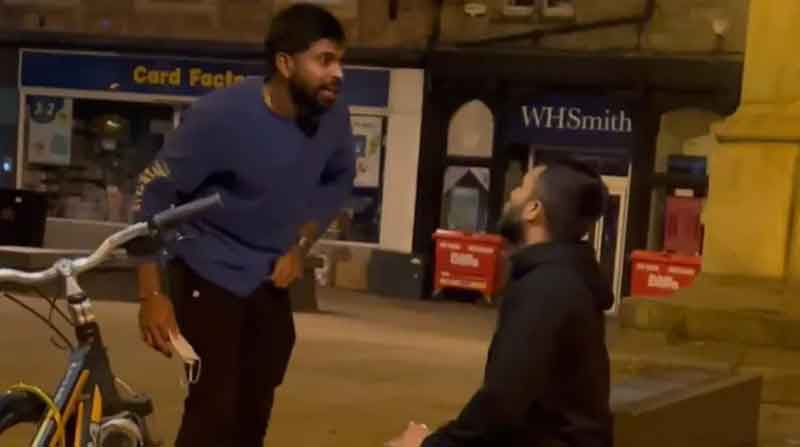 బుడగ దాటి.. వీధుల్లో తిరిగి..