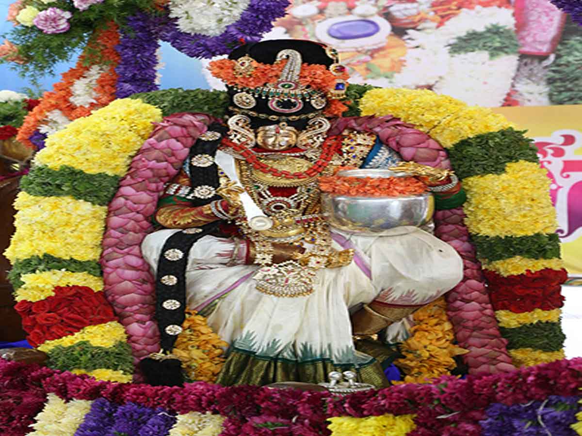 మోహినీ అవతారంలో శ్రీనివాసుడు..