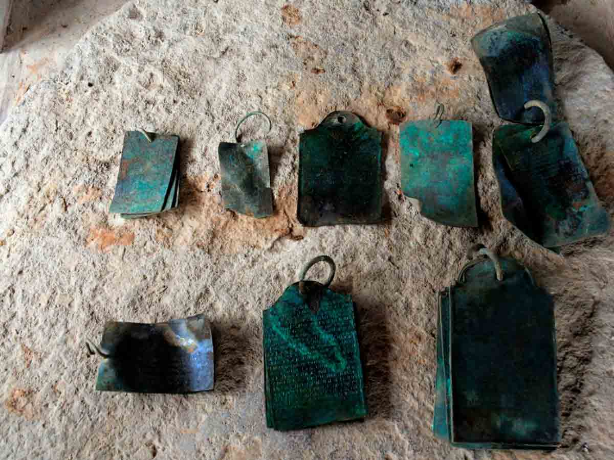 చరిత్రకు సాక్ష్యం : శ్రీశైలంలో బయటపడిన తామ్ర శాసనాలు