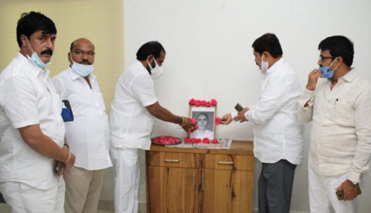 రచయిత సుబ్బారావుకు మంత్రి శ్రీనివాస్ గౌడ్ నివాళి