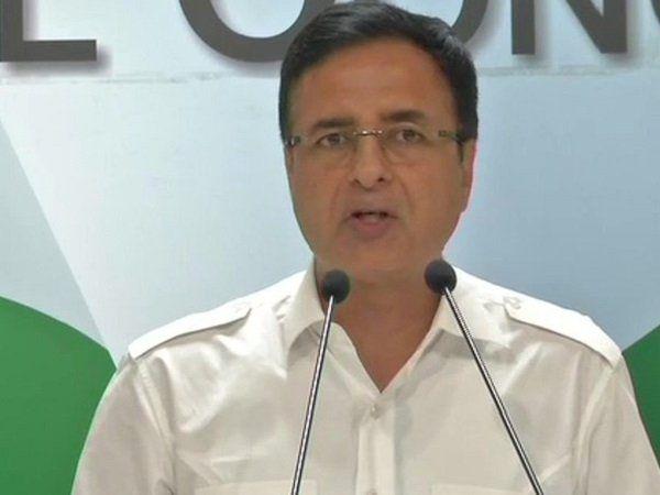 17 కోట్ల డోసులు ఇచ్చినా పోస్టర్లతో ప్రచారం చేసుకోలేదు : కాంగ్రెస్