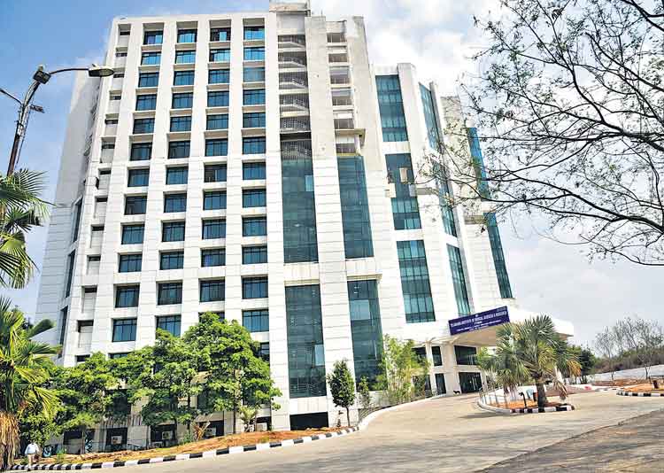 నగరంలో మరో నాలుగు సూపర్‌ దవాఖానలు