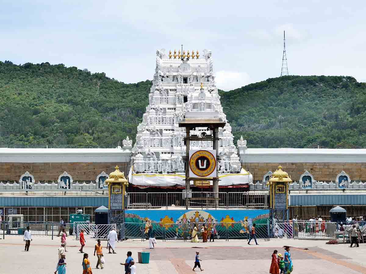 టీటీడీ స్పెసిఫైడ్‌ అథారిటీ చైర్మన్‌గా ప్రమాణం చేసిన ఈఓ జవహర్‌రెడ్డి