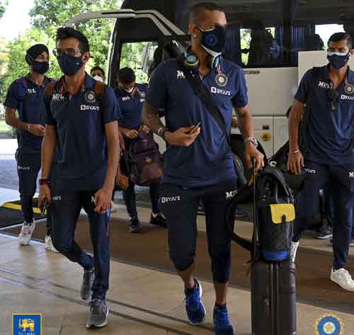 లంక చేరిన టీమ్ఇండియా