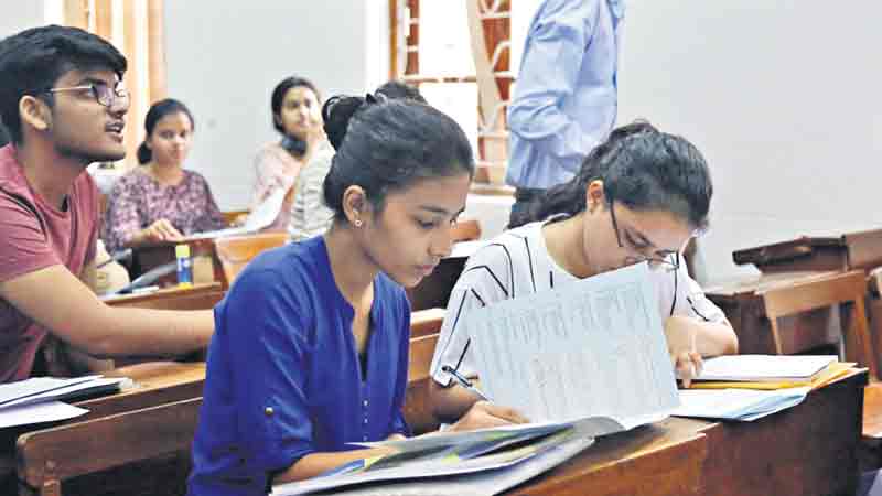 అండర్‌ గ్రాడ్యుయేట్‌ ఆప్టిట్యూడ్‌ టెస్ట్‌లో ప్రవేశాలు