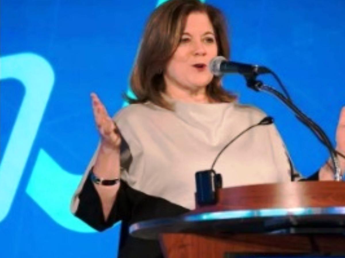 హెచ్‌-1 బీ వీసాలు రెట్టింపు చేయాలి.. అమెరికా చాంబ‌ర్స్ ఆఫ్ కామ‌ర్స్