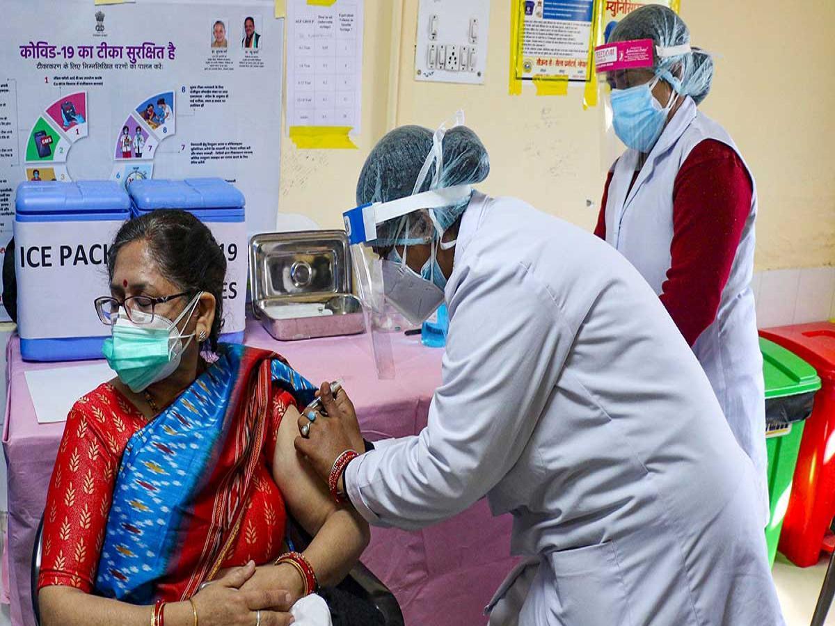 వ్యాక్సినేష‌న్‌.. కంపెనీల ఆఫ‌ర్ల వ‌ర్షం ఇలా..!