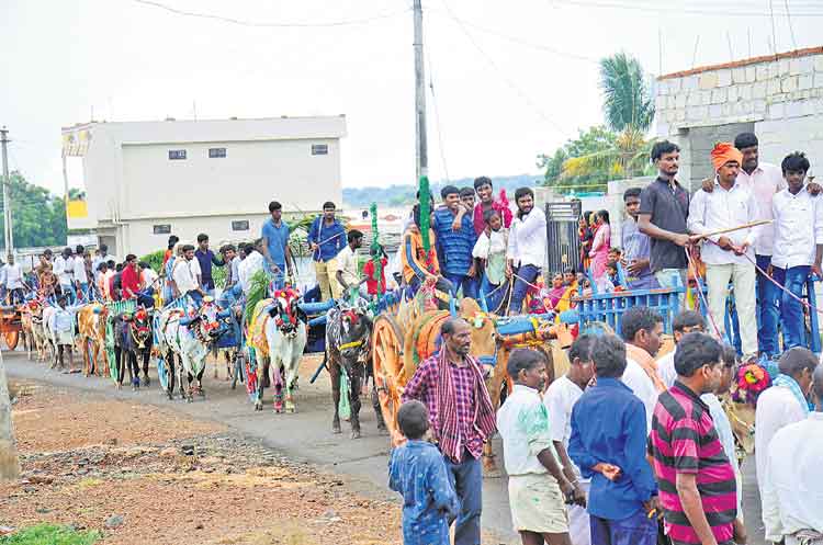 ఏరువాక సాగంగా.. అన్నదాత మురవంగా