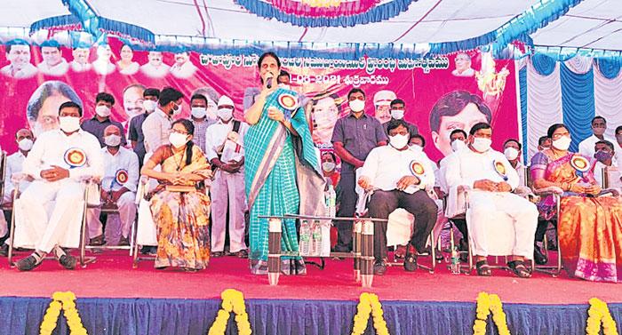 అభివృద్ధిలో ఫస్ట్‌.. సంక్షేమంలో బెస్ట్‌