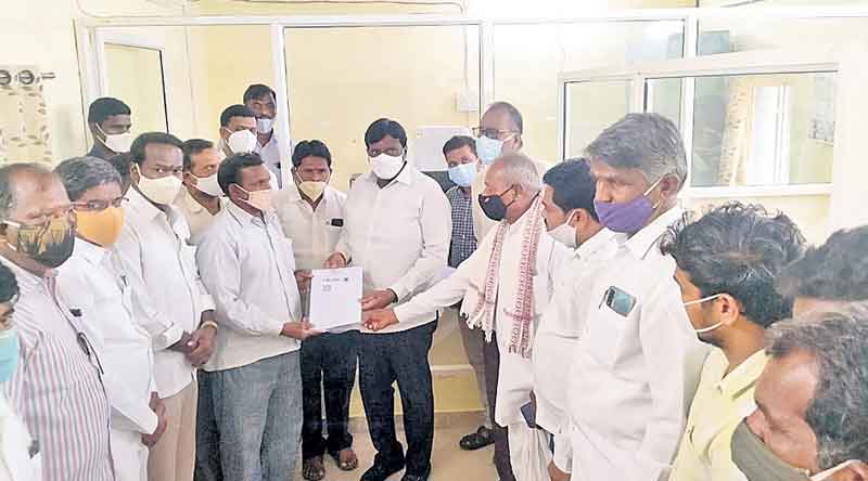 ప్రజలకు అందుబాటులో ప్రభుత్వ సేవలు